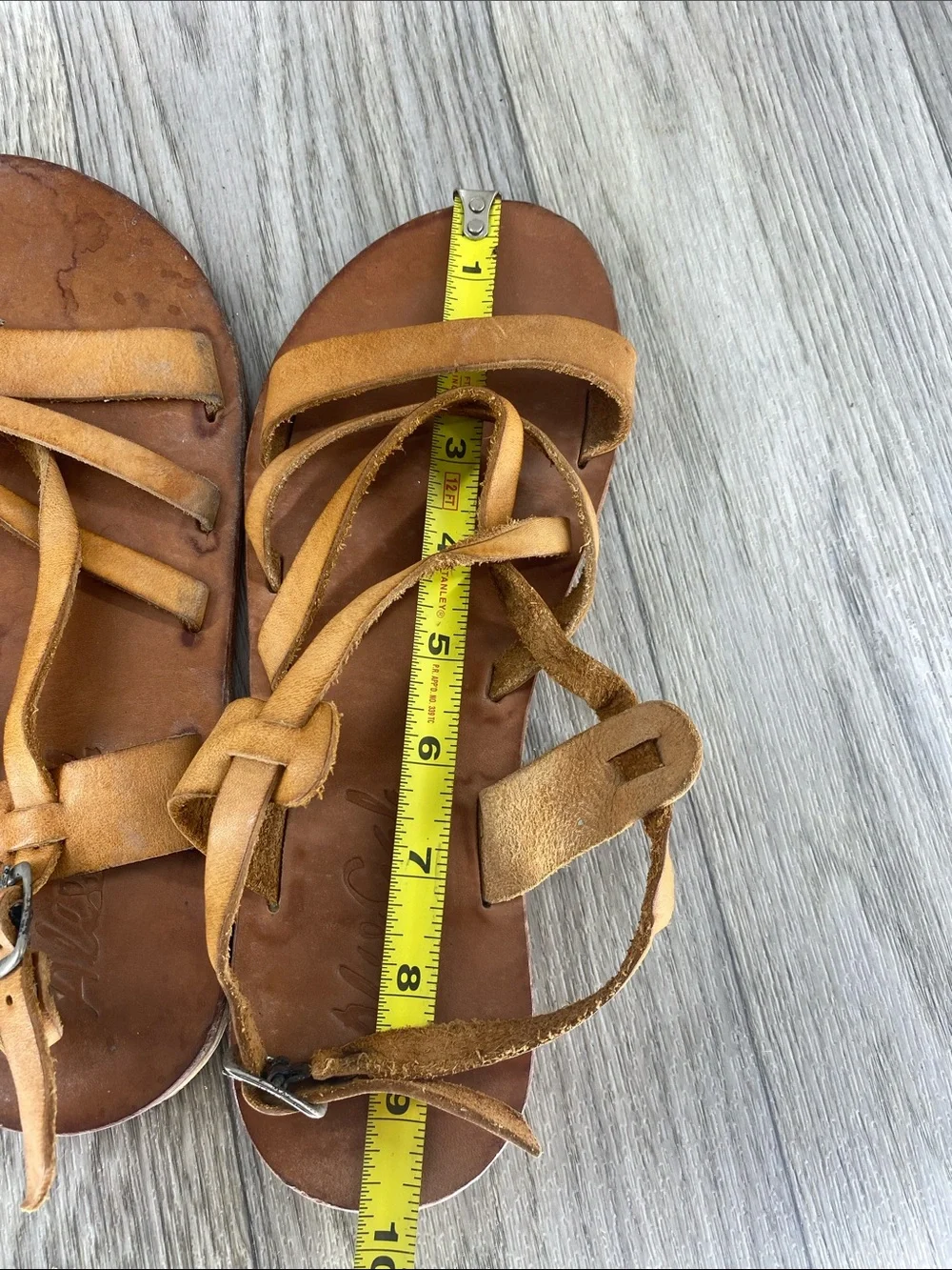 Leather Strappy Flat Sandals in Tan